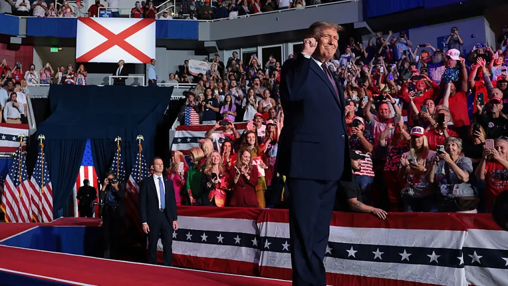Três estudantes da Universidade do Alabama do Sul são presos por supostas ameaças a Trump antes de comício