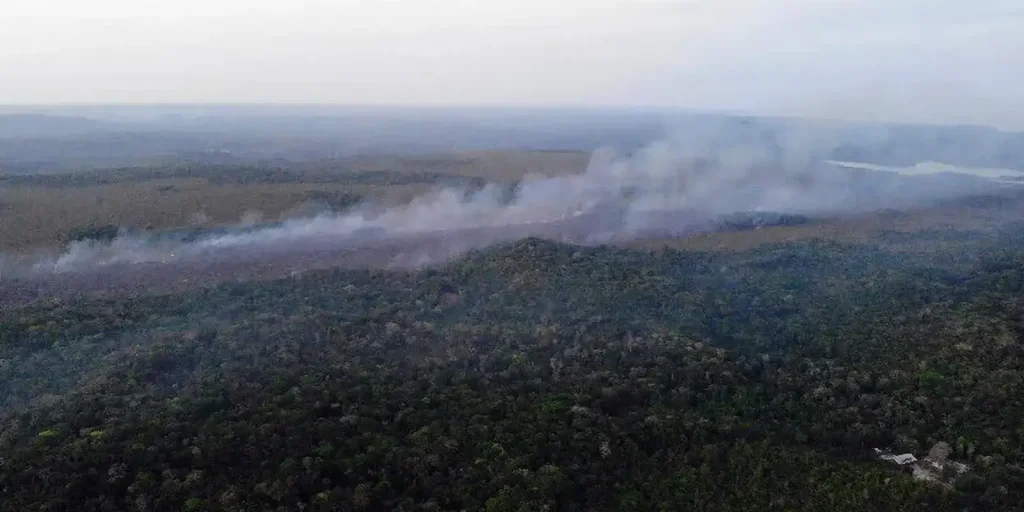 Governo envia 522 brigadistas e 13 aeronaves para conter incêndios no oeste do Pará
