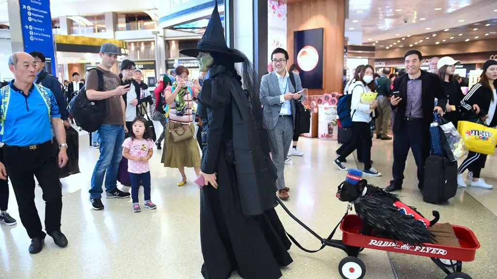 Fantasia de Halloween pode travar a segurança do aeroporto, alerta agência americana